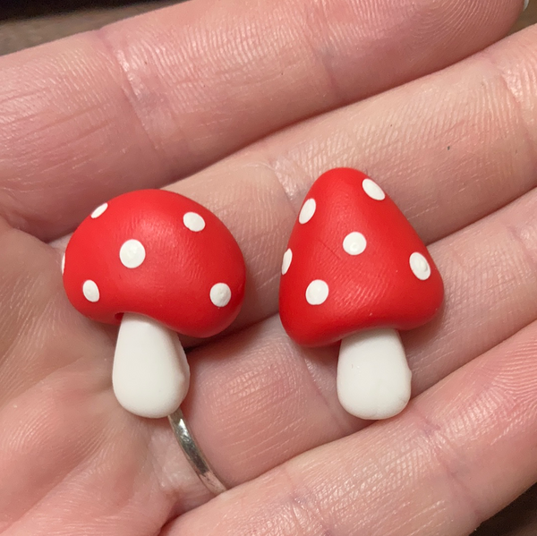 Mushrooms -Alice in wonderland random selection